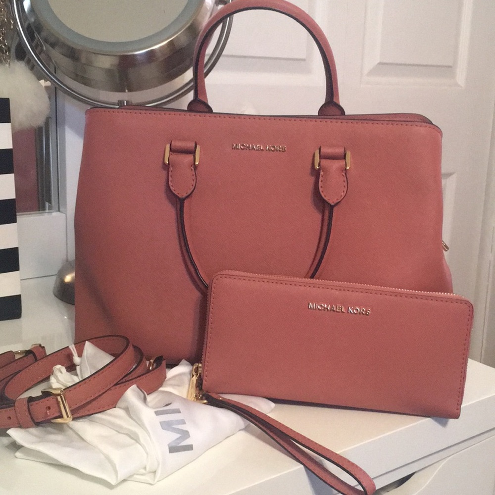 ♥️SOLD♥️ MK bundle wallet and purse